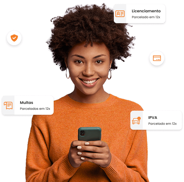 Mulher pagando seus débitos veiculares